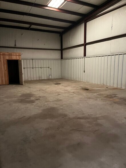 More Photos Of 30 Bridge Ct, Sumter Flex For Lease