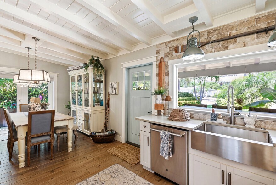 More Photos Of 840 Myrtle Ter, Naples Freestanding For Sale