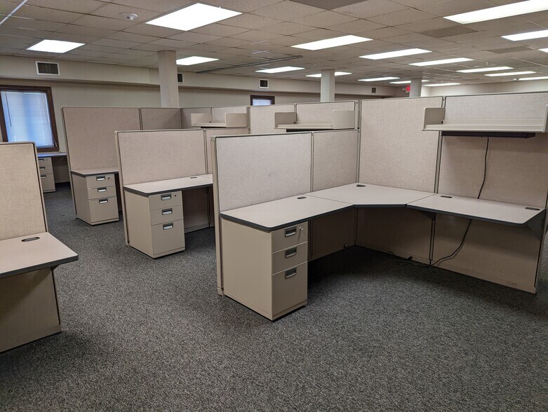 More Photos Of 222 W Main St, Belleville Medical For Lease