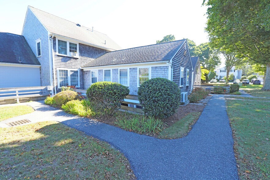 More Photos Of 316 Gifford St, Falmouth Office For Lease