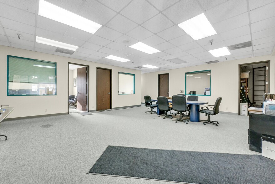 More Photos Of 207-211 Erie St, Pomona Warehouse For Lease