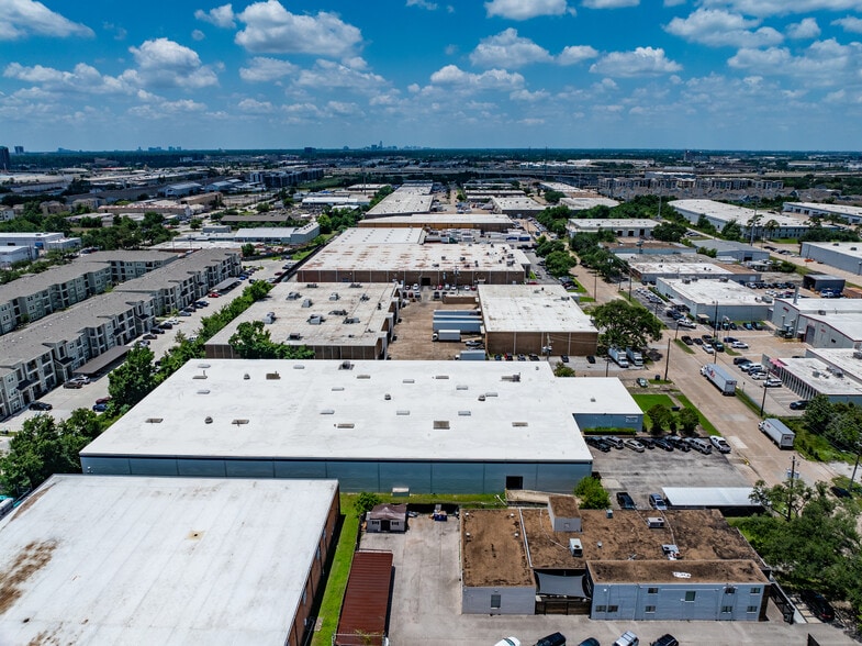 More Photos Of 6817 Wynnwood Dr, Houston Warehouse For Lease