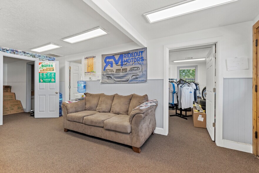 More Photos Of 225 W State St, Lehi Auto Dealership For Sale