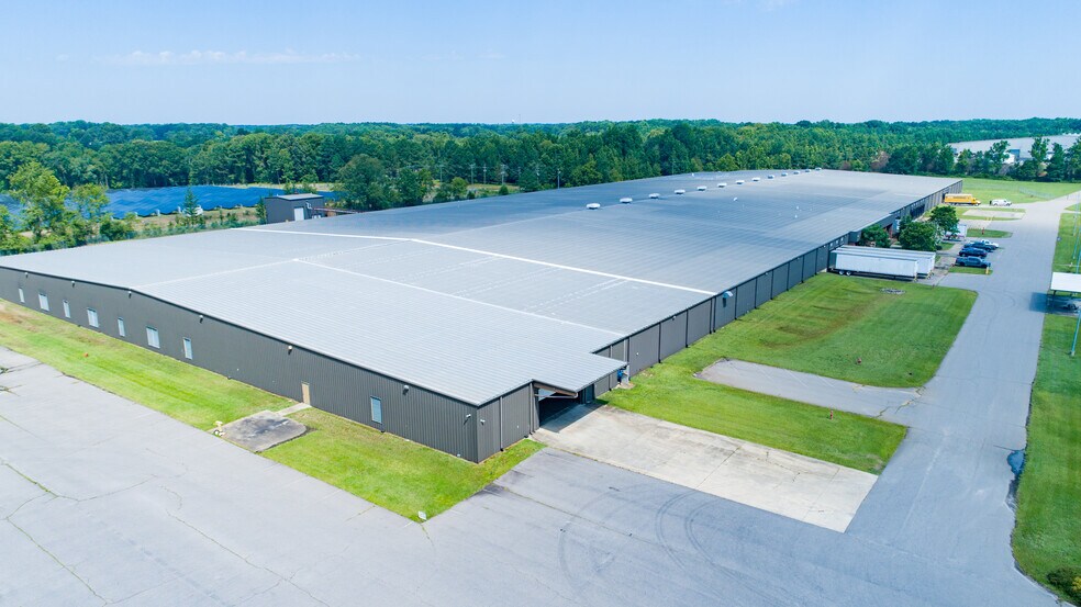 More Photos Of 546 Harvey Faulk Rd, Sanford Warehouse For Lease