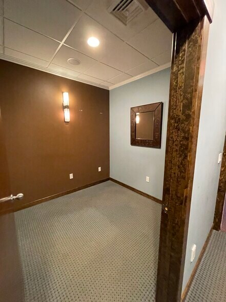 More Photos Of 189 Main Rd, Riverhead Medical For Lease