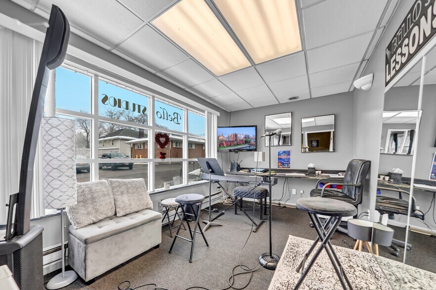 More Photos Of 6576 E Quaker St, Orchard Park Freestanding For Sale