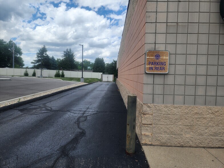 More Photos Of 965-975 W Main St, Tipp City General Retail For Sale