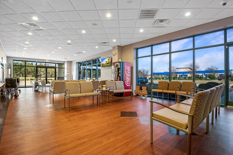 More Photos Of 4275 Western Blvd, Jacksonville Medical For Sale