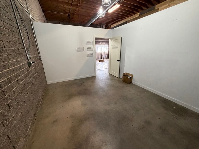 More Photos Of 1706 E Curry Rd, Tempe Warehouse For Lease