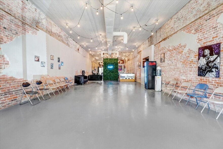 More Photos Of 111 N Queen St, Kinston Storefront For Sale