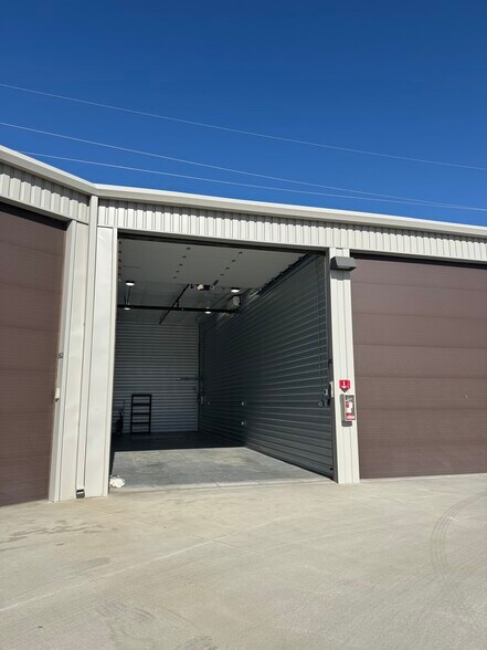 More Photos Of 49751 Oates Ln, Coachella Parking Garage For Sale