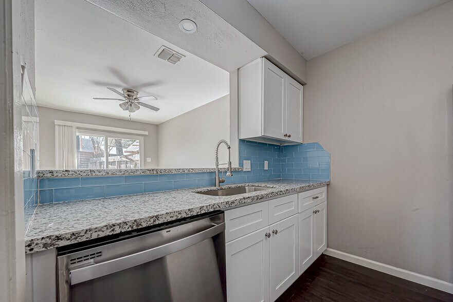 More Photos Of 7315 Housman, Houston Specialty For Lease