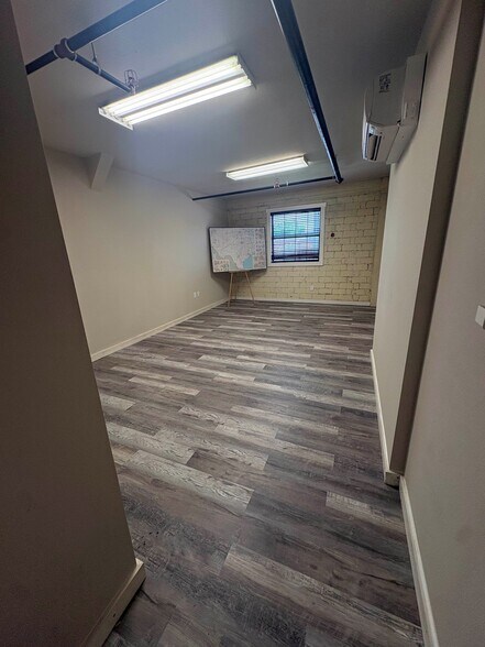 More Photos Of 208 S Castell Ave, New Braunfels Restaurant For Lease