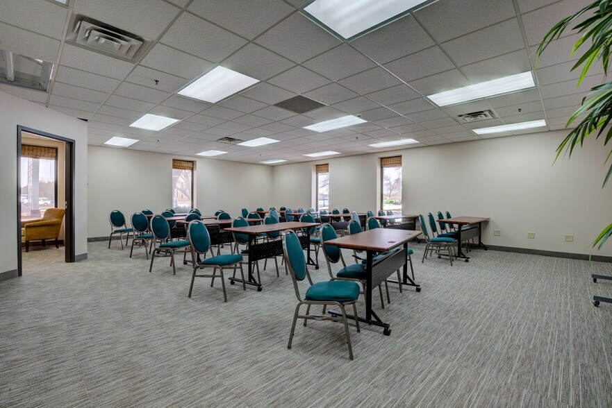 More Photos Of 1301 Cliff Rd E, Burnsville Showroom For Sale