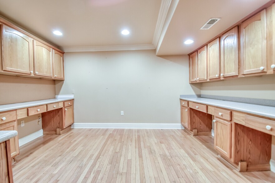 More Photos Of 4199 Main St, Perry Flex For Sale