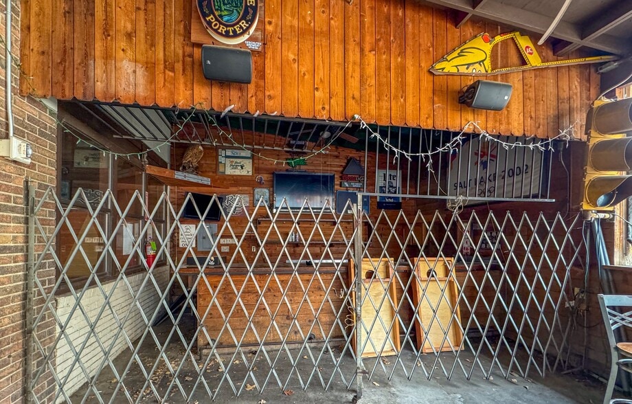 More Photos Of 1211 W Hickory St, Denton Bar For Lease