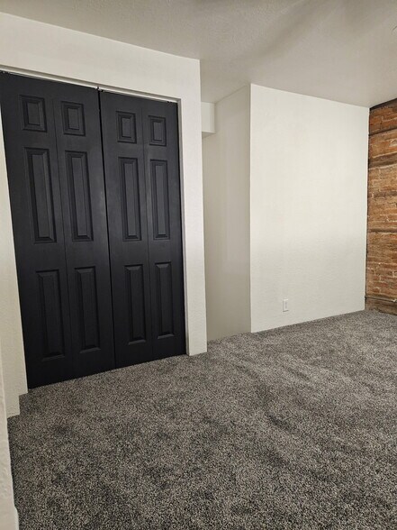 More Photos Of 302-304 S River Park Dr, Guttenberg Apartments For Sale