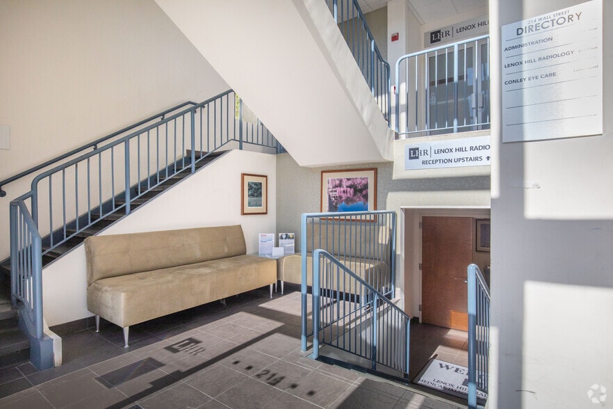 More Photos Of 214 Wall St, Huntington Medical For Lease