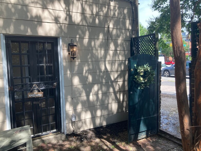 More Photos Of 113 N Foushee St, Richmond Office For Sale