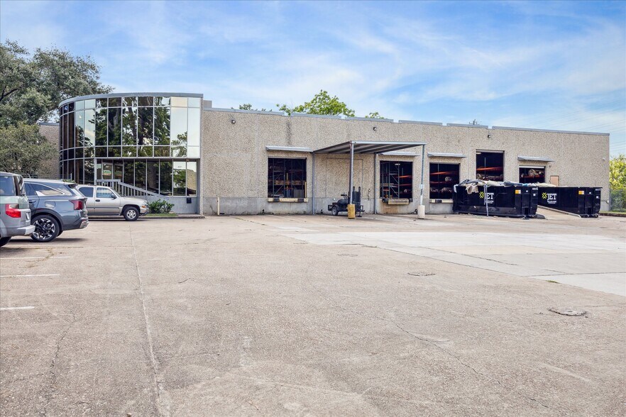 Primary Photo Of 447 W 38th St, Houston Distribution For Lease