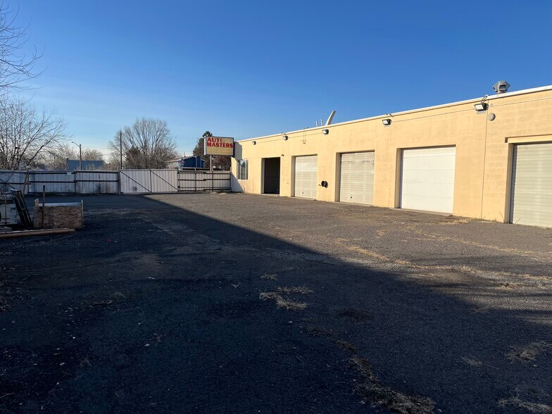 More Photos Of 2918 N Nevada St, Spokane Auto Repair For Sale