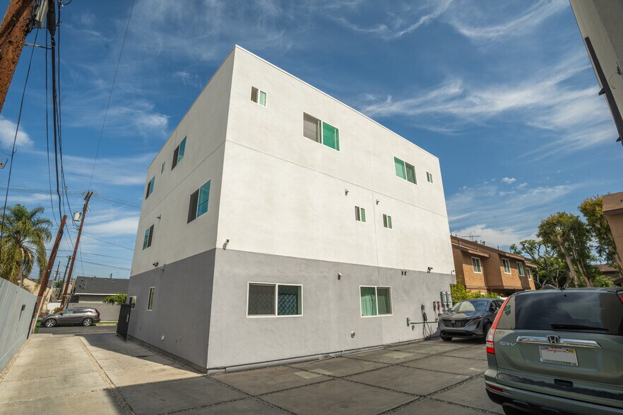 More Photos Of 6937 Simpson Ave, North Hollywood Apartments For Sale