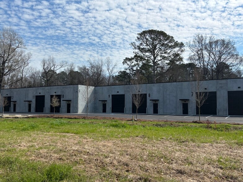 More Photos Of 6548 Ward Ave, Charleston Light Distribution For Lease