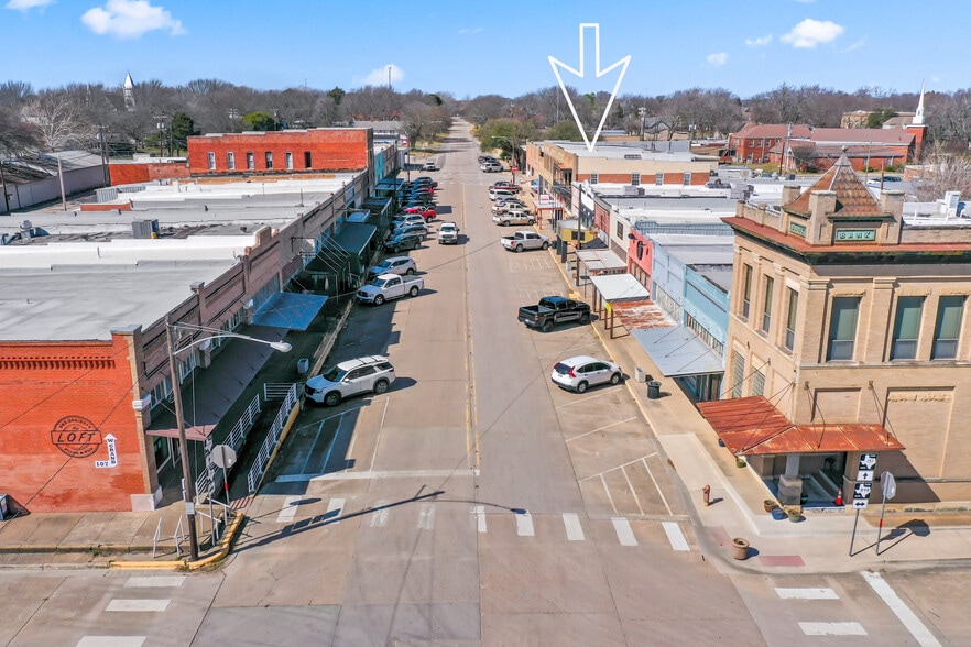 More Photos Of 118 W. Grand St, Whitewright Storefront Retail Residential For Sale