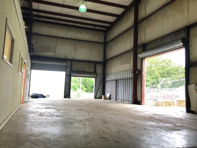 More Photos Of 337 Industrial Dr, Jackson Distribution For Lease