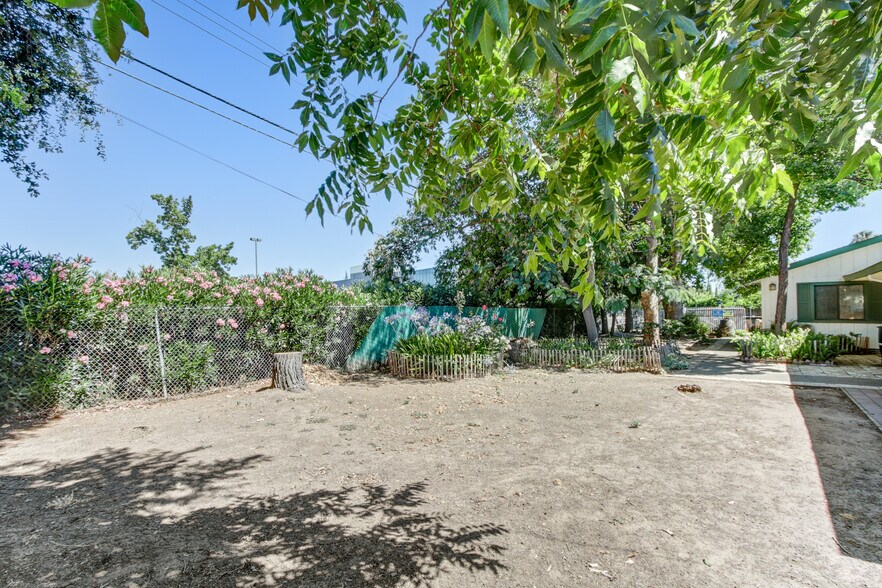 More Photos Of 4833 College Oak Dr, Sacramento Multifamily For Sale