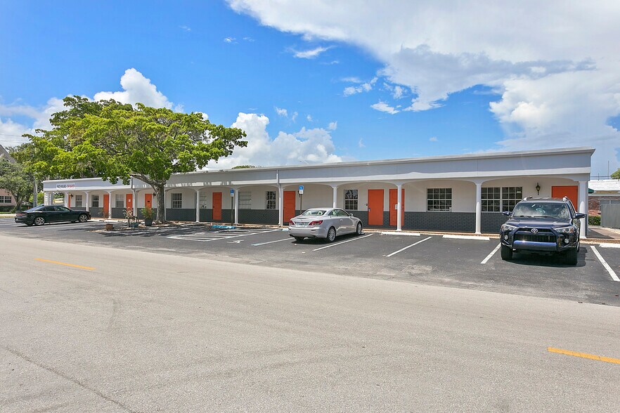 More Photos Of 1749 NE 26th St, Fort Lauderdale Medical For Sale