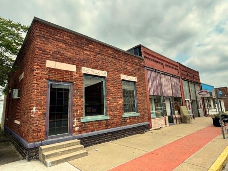 More Photos Of 154 Main st, Brook General Retail For Sale