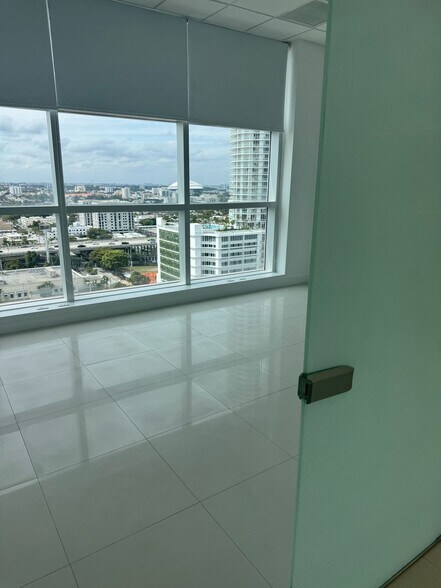 More Photos Of 175 SW 7th St, Miami Medical For Lease