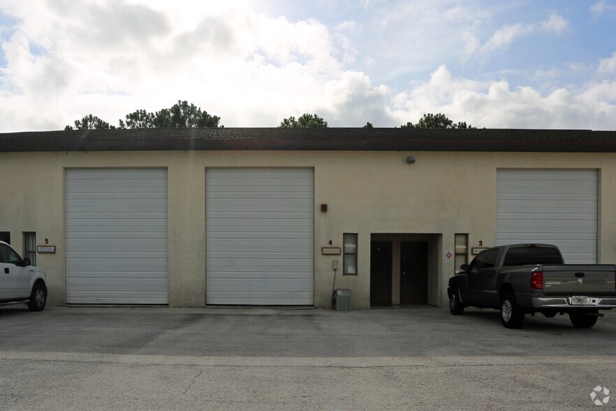 More Photos Of 1053 SE Holbrook Ct, Port Saint Lucie Warehouse For Lease