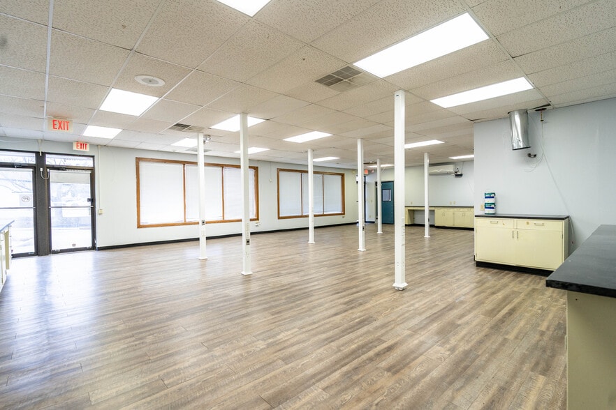 More Photos Of 11813 W 77th St, Lenexa Office For Sale