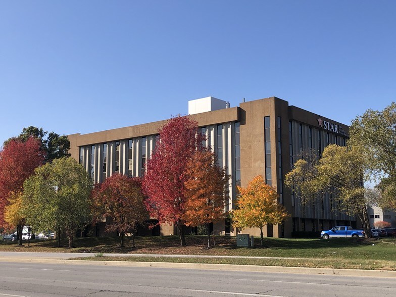 More Photos Of 9102 N Meridian St, Indianapolis Office For Lease