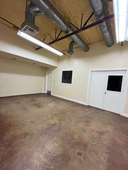 More Photos Of 513 Thompson Ln, Austin Flex For Lease
