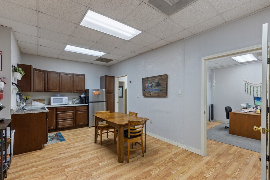 More Photos Of 1118 Interstate Highway 30, Greenville Storefront Retail Office For Lease