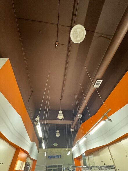 More Photos Of 1458 S San Pedro St, Los Angeles Unknown For Lease