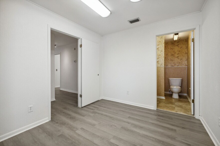 More Photos Of 2528-2530 Us-1, Saint Augustine Loft Creative Space For Lease