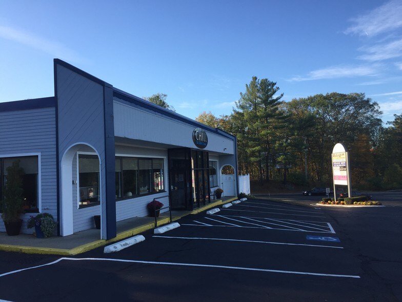More Photos Of 416 Boston Post Rd E, Marlborough Storefront For Lease