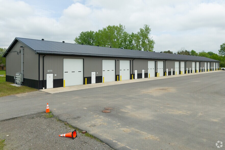 More Photos Of 11668 Broadway St, Alden Warehouse For Lease