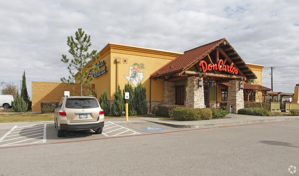 More Photos Of 4651 Interstate 35 S, Waco Restaurant For Lease