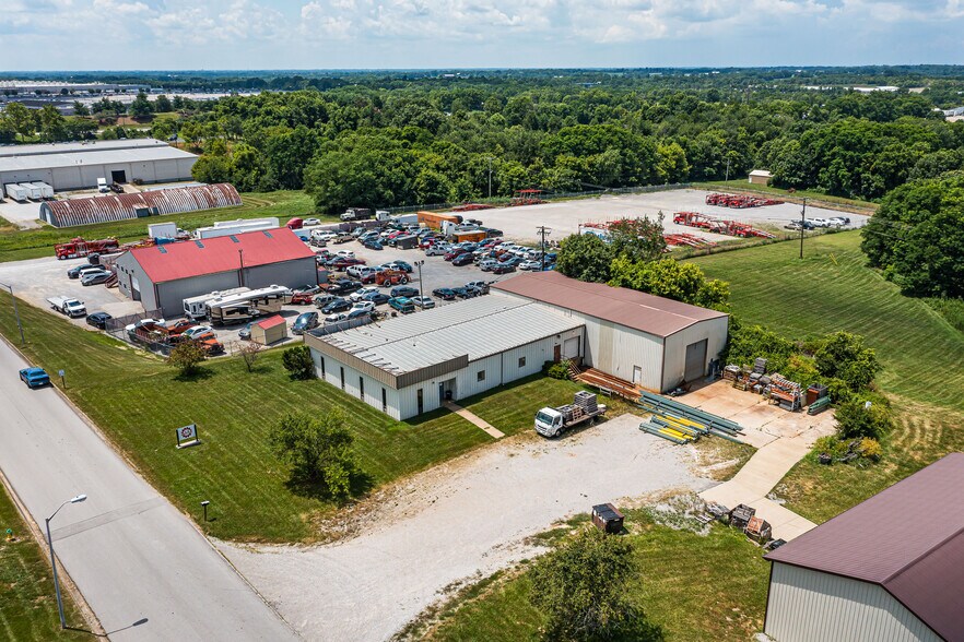 More Photos Of 170 Industry Rd, Georgetown Warehouse For Lease