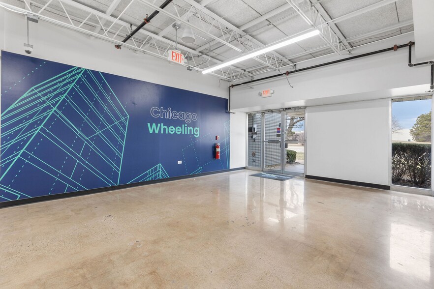 More Photos Of 301 W Hintz Rd, Wheeling Warehouse For Lease
