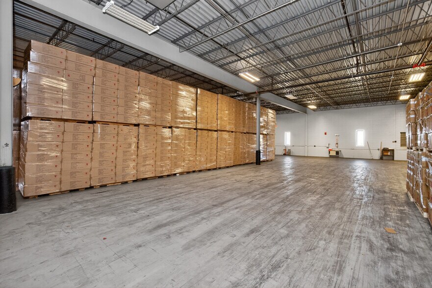 More Photos Of 1017 E 7th St N, Newton Office For Sale