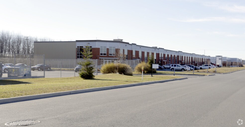 More Photos Of 1327-1347 Rue Nationale, Terrebonne Warehouse For Lease