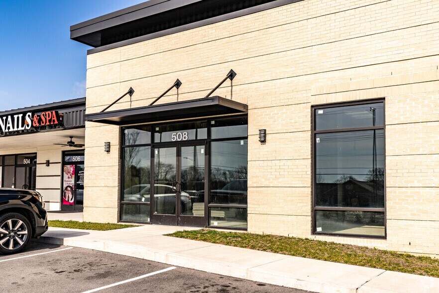 More Photos Of 500-512 Hadley Village Blvd, Old Hickory Storefront For Sale
