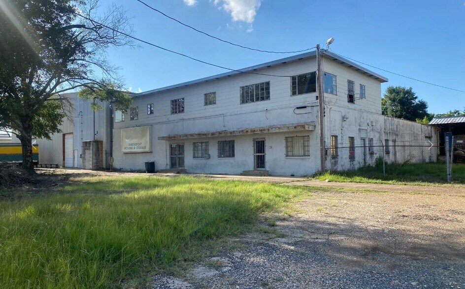 Primary Photo Of 501 W 61st St, Shreveport Distribution For Sale