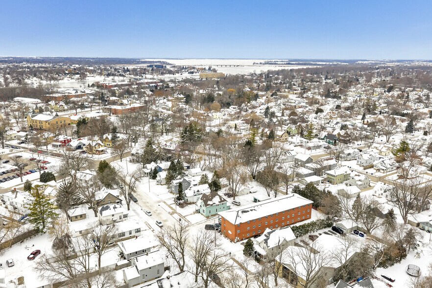 More Photos Of 836 Vine Ave, Oshkosh Apartments For Sale